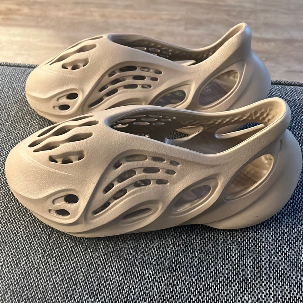 Yeezy foam runners only worn twice